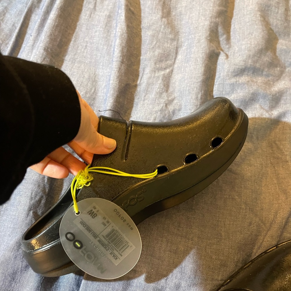 Black patent Oofos clogs, size 8, never worn